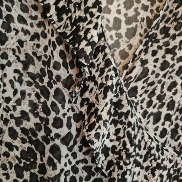 Avenue leopard print semi-sheer faux wrap blouse size 18/20 - Picture 4 of 10